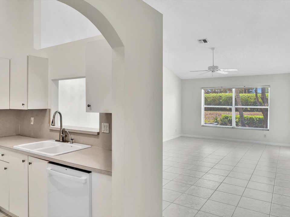 For Rent: $2,800 (2 beds, 2 baths, 1246 Square Feet)