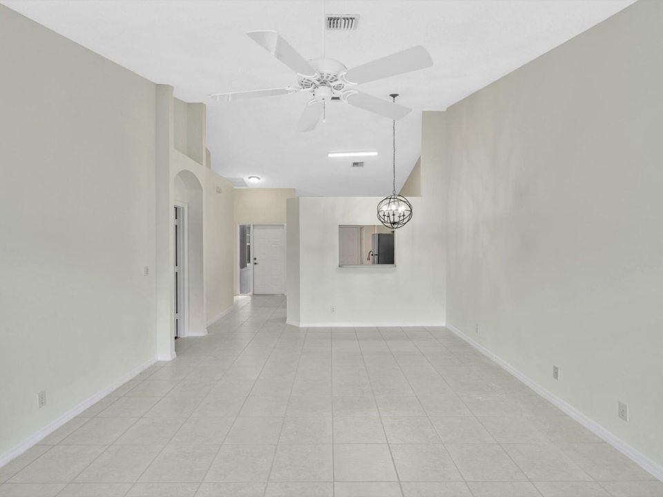 For Rent: $2,800 (2 beds, 2 baths, 1246 Square Feet)