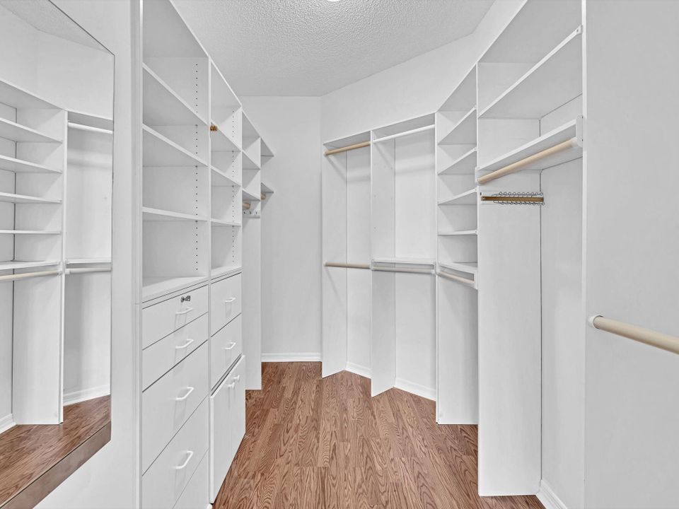 For Rent: $2,800 (2 beds, 2 baths, 1246 Square Feet)