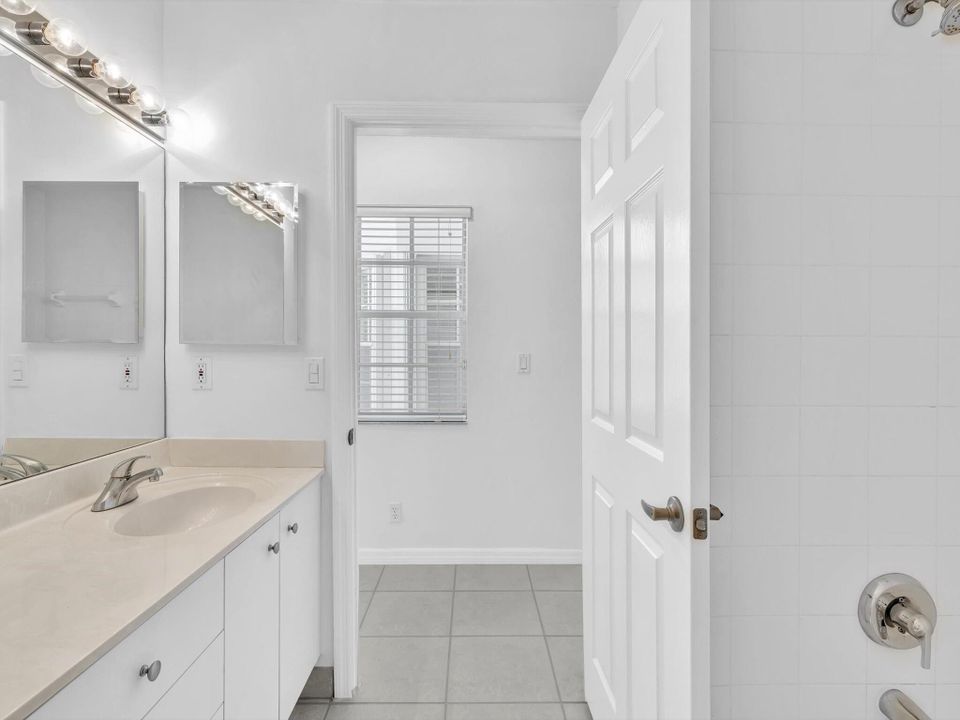 For Rent: $2,800 (2 beds, 2 baths, 1246 Square Feet)