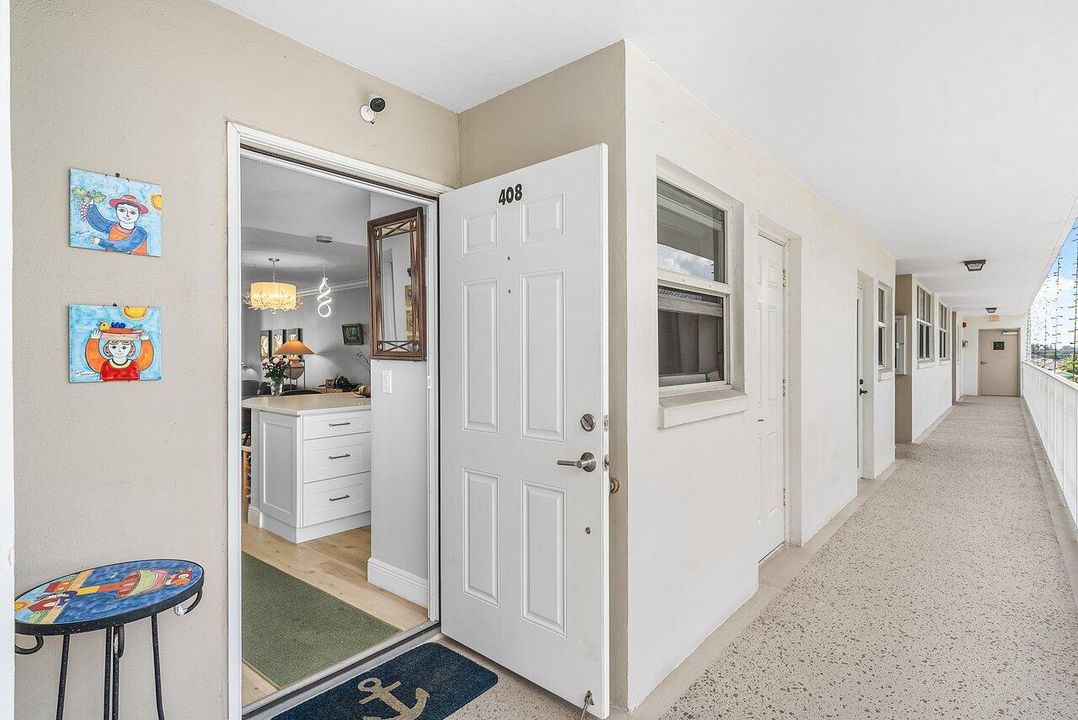 For Sale: $439,000 (2 beds, 2 baths, 1107 Square Feet)