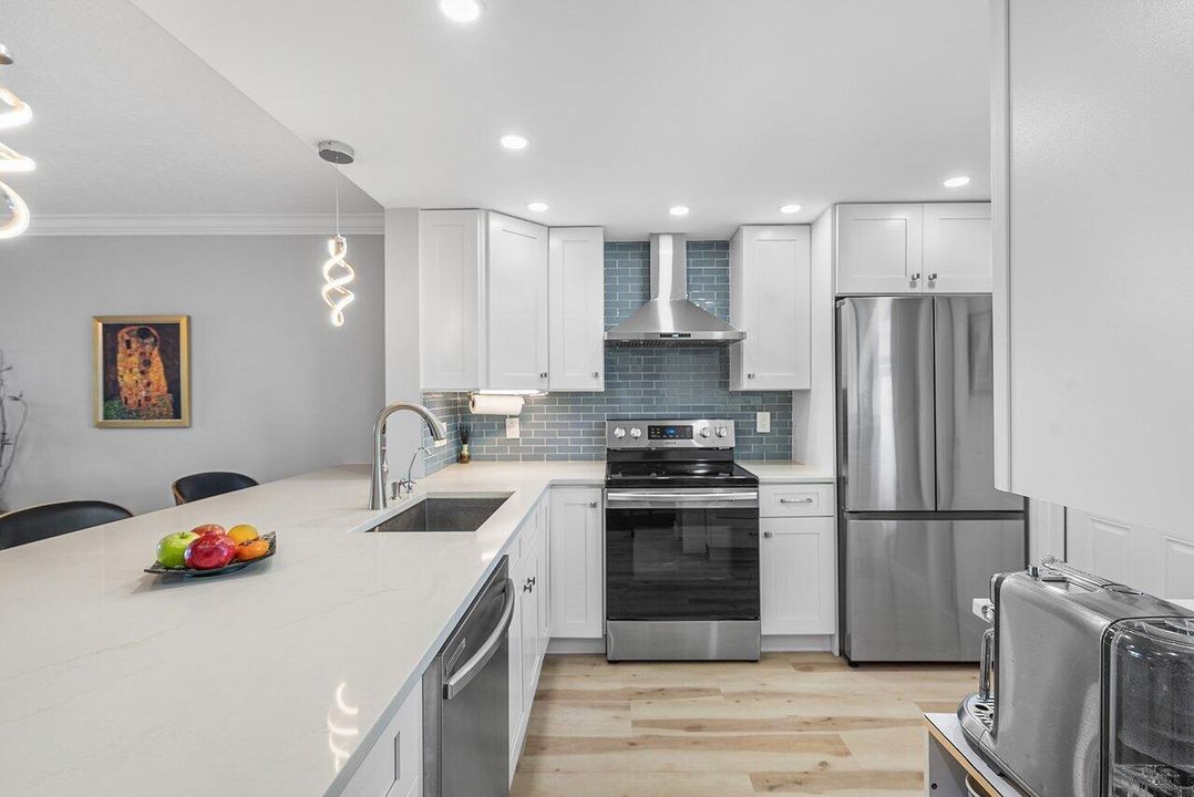 For Sale: $439,000 (2 beds, 2 baths, 1107 Square Feet)