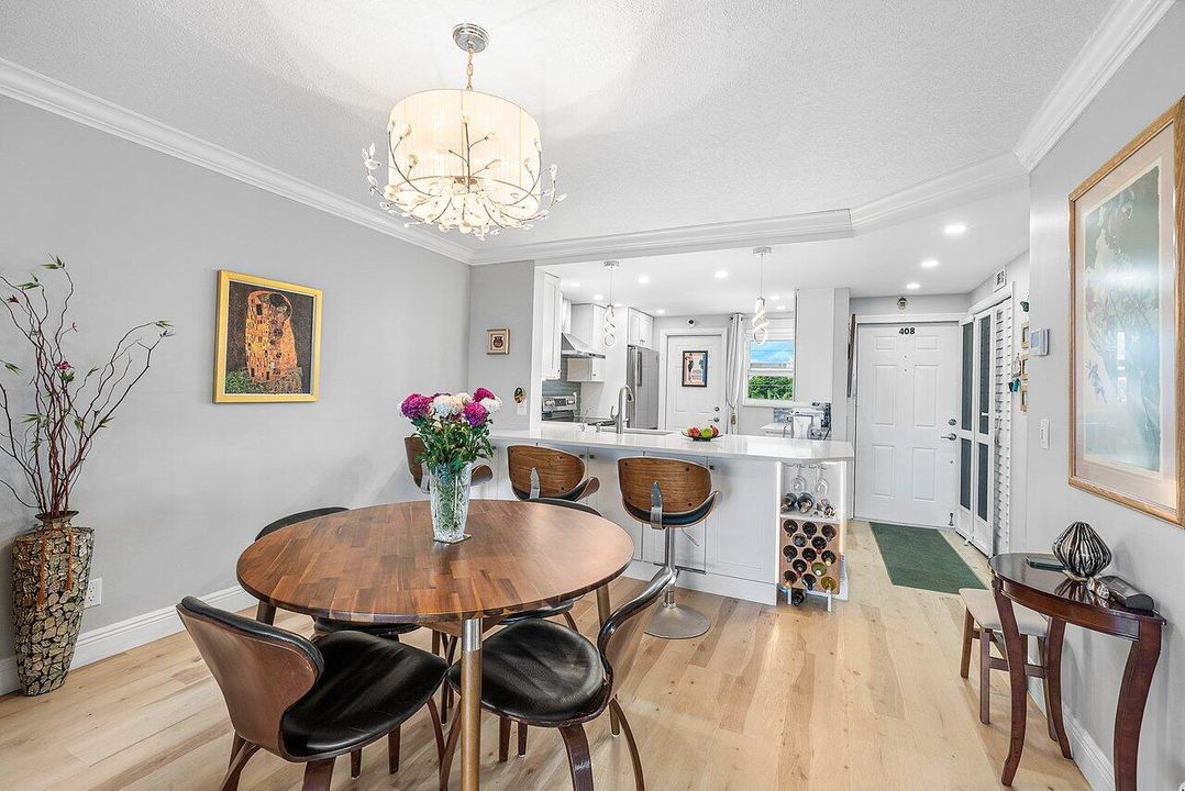 For Sale: $439,000 (2 beds, 2 baths, 1107 Square Feet)