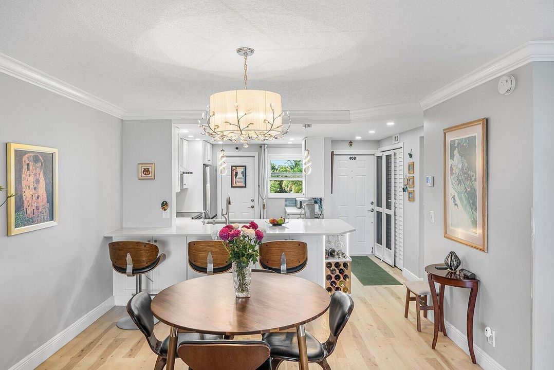 For Sale: $439,000 (2 beds, 2 baths, 1107 Square Feet)