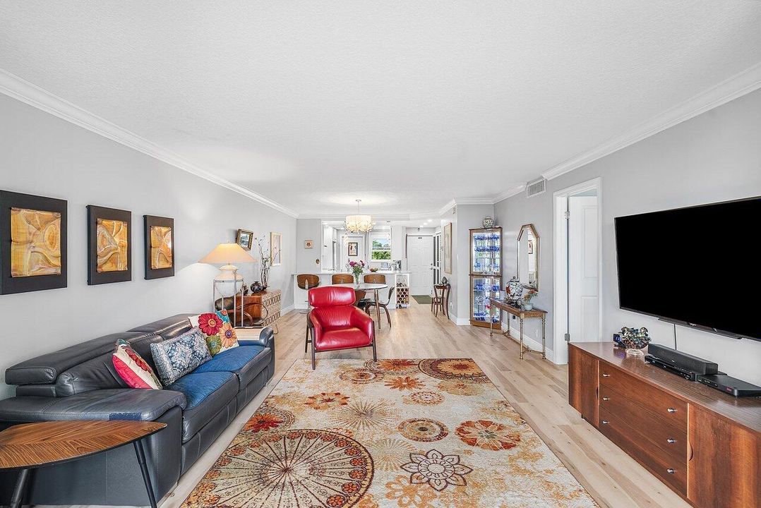 For Sale: $439,000 (2 beds, 2 baths, 1107 Square Feet)