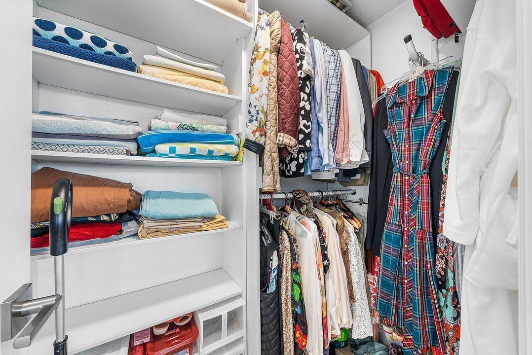 For Sale: $439,000 (2 beds, 2 baths, 1107 Square Feet)