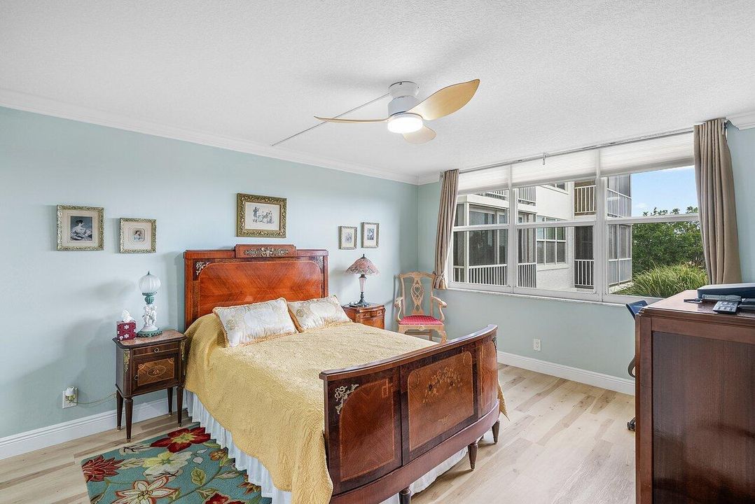 For Sale: $439,000 (2 beds, 2 baths, 1107 Square Feet)