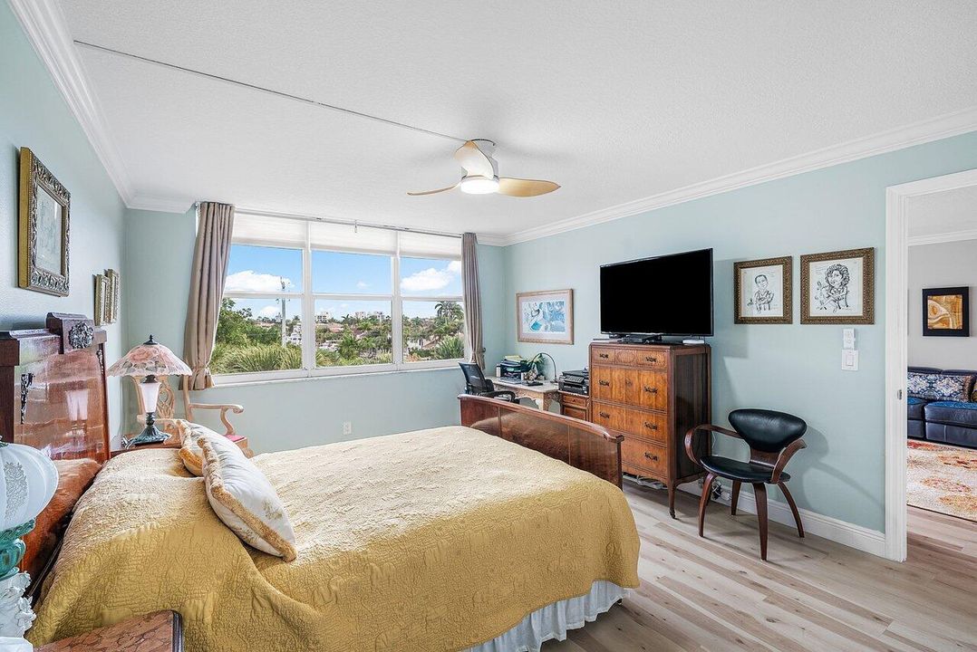 For Sale: $439,000 (2 beds, 2 baths, 1107 Square Feet)