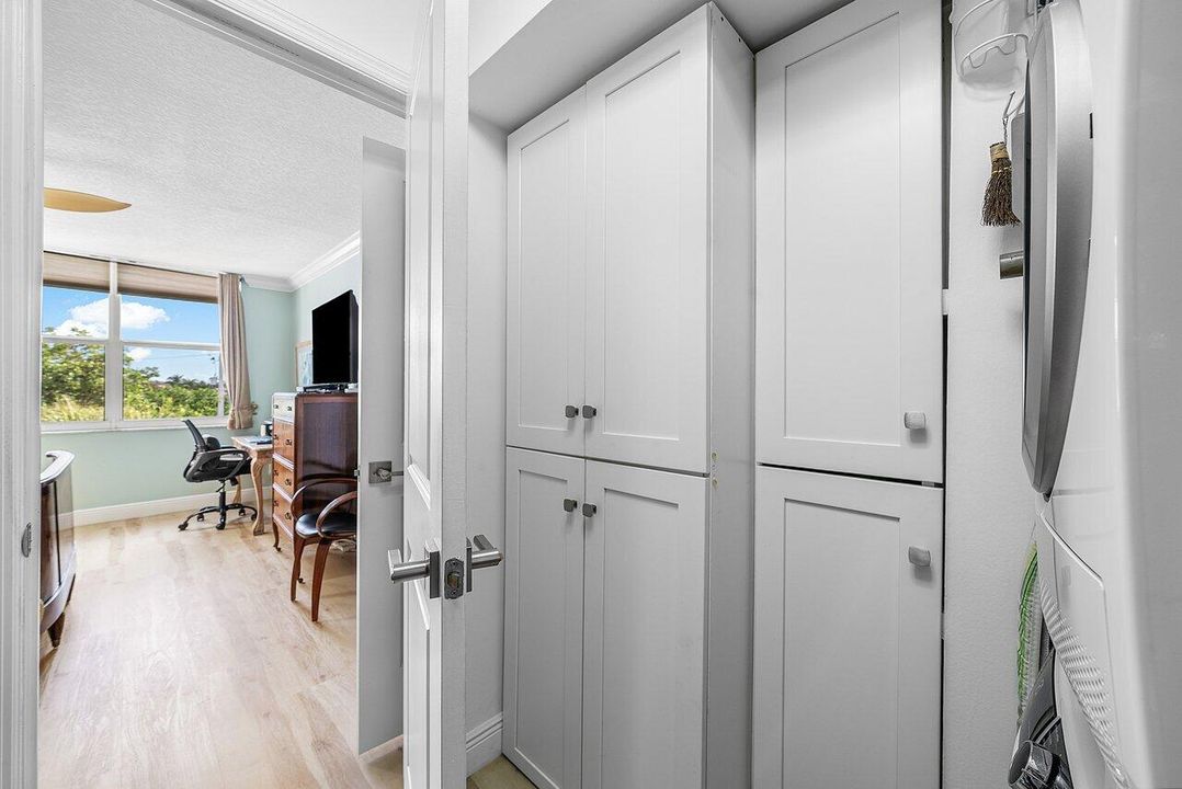 For Sale: $439,000 (2 beds, 2 baths, 1107 Square Feet)