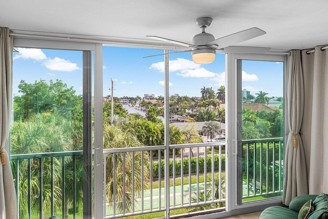 For Sale: $439,000 (2 beds, 2 baths, 1107 Square Feet)