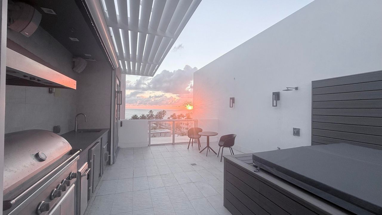 En Venta: $2,899,000 (3 camas, 3 baños, 2992 Pies cuadrados)