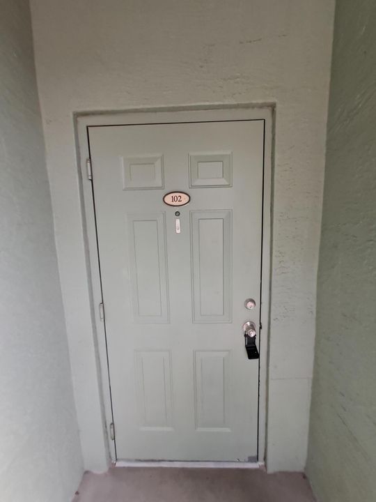 В аренду: $2,200 (2 спален, 2 ванн, 1275 Квадратных фут)