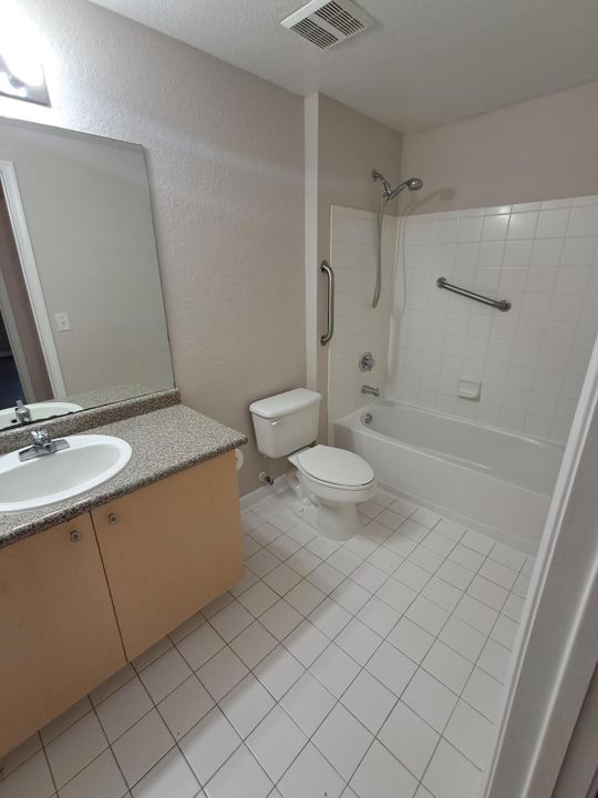 В аренду: $2,200 (2 спален, 2 ванн, 1275 Квадратных фут)