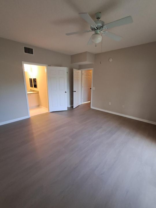 В аренду: $2,200 (2 спален, 2 ванн, 1275 Квадратных фут)