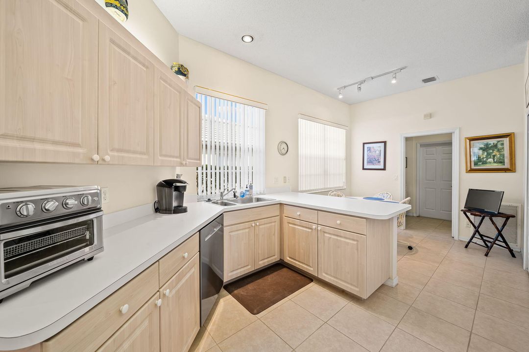 For Sale: $574,900 (3 beds, 2 baths, 1812 Square Feet)