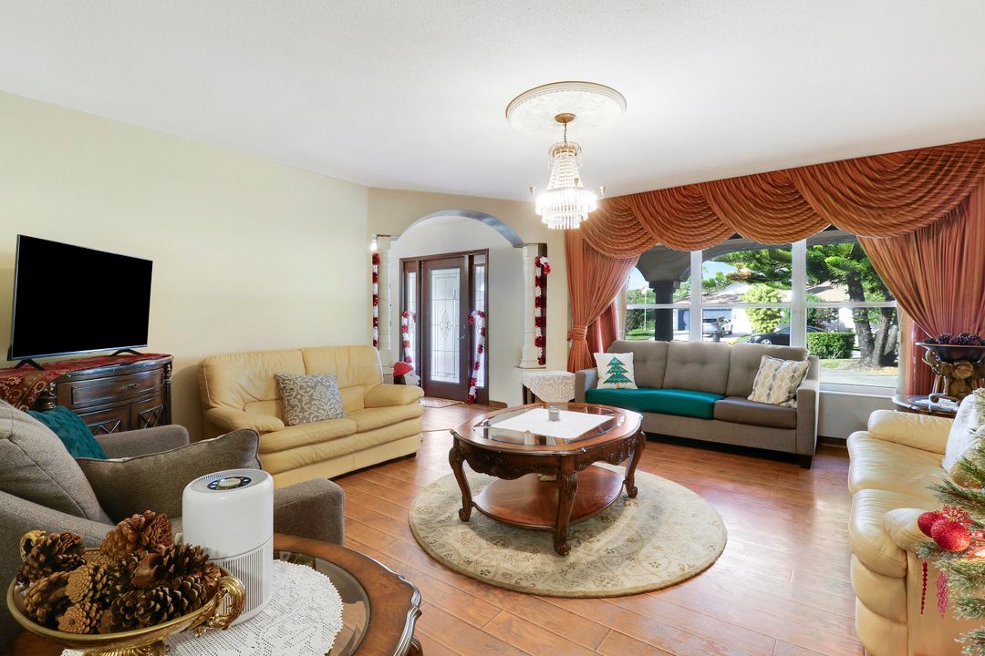 待售: $899,900 (4 贝兹, 3 浴室, 2431 平方英尺)