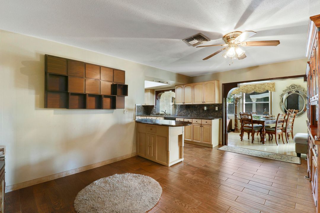 待售: $899,900 (4 贝兹, 3 浴室, 2431 平方英尺)