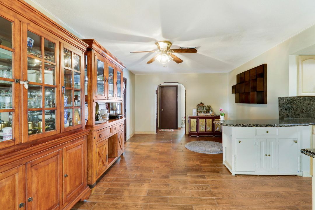 待售: $899,900 (4 贝兹, 3 浴室, 2431 平方英尺)