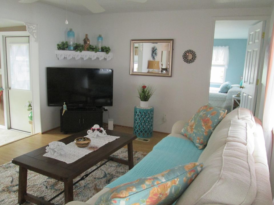 На продажу: $125,000 (2 спален, 2 ванн, 672 Квадратных фут)