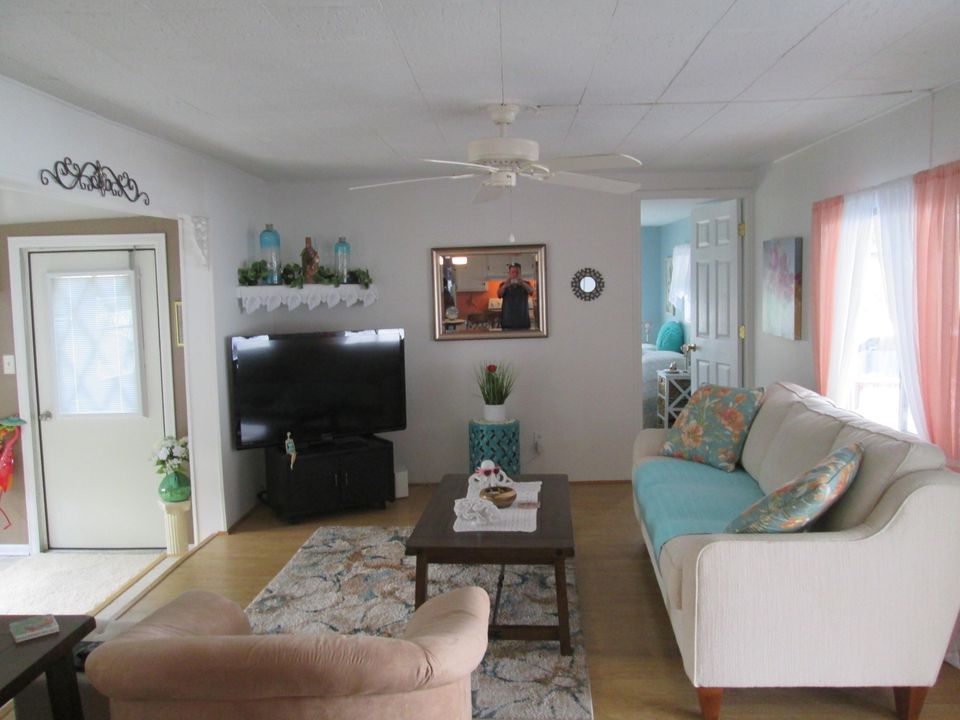 На продажу: $125,000 (2 спален, 2 ванн, 672 Квадратных фут)