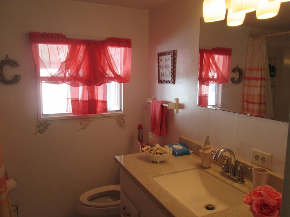 На продажу: $125,000 (2 спален, 2 ванн, 672 Квадратных фут)