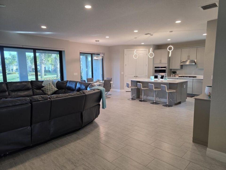 For Rent: $10,500 (5 beds, 5 baths, 4284 Square Feet)