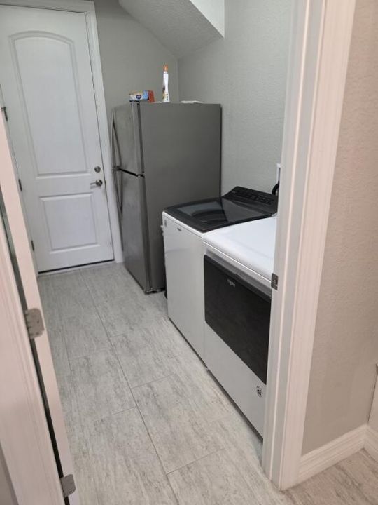 For Rent: $10,500 (5 beds, 5 baths, 4284 Square Feet)