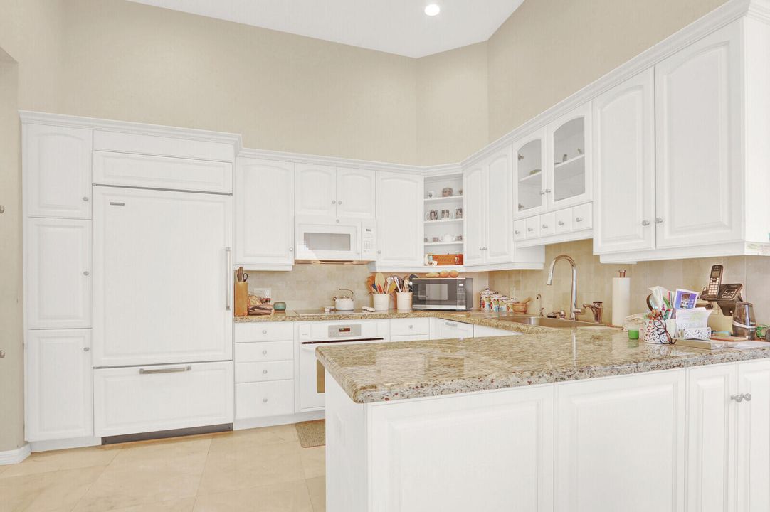 For Sale: $1,995,000 (3 beds, 4 baths, 2692 Square Feet)