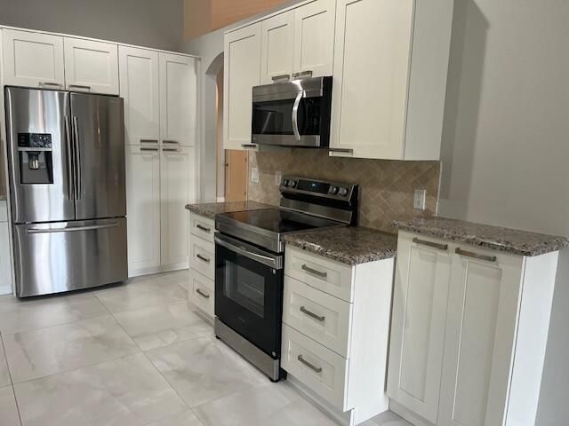 Под контрактом: $635,000 (3 спален, 2 ванн, 1869 Квадратных фут)