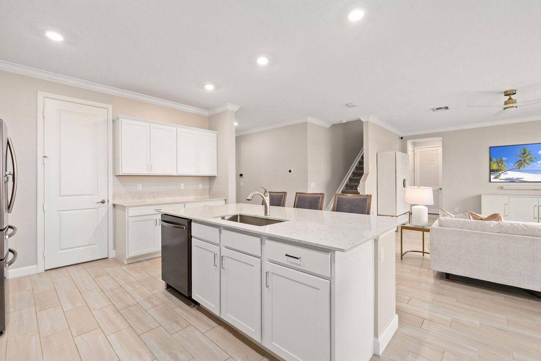 En Venta: $620,000 (5 camas, 4 baños, 3367 Pies cuadrados)