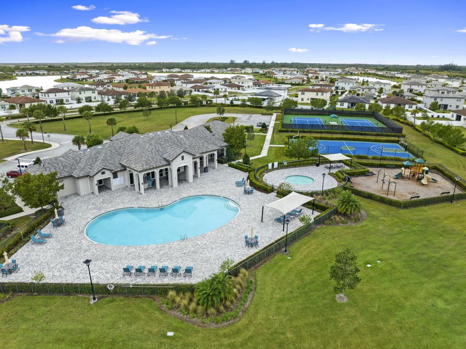 En Venta: $620,000 (5 camas, 4 baños, 3367 Pies cuadrados)