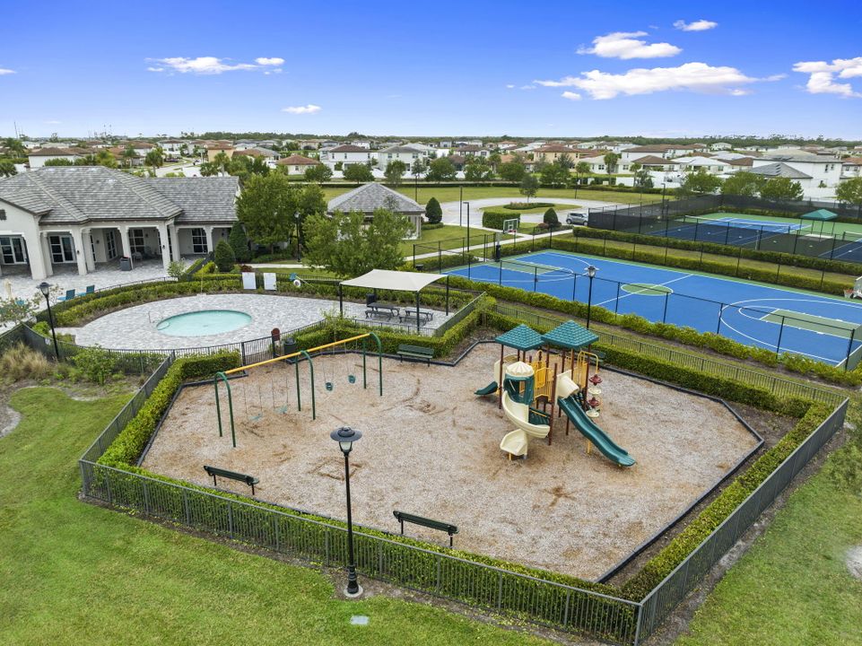 En Venta: $620,000 (5 camas, 4 baños, 3367 Pies cuadrados)