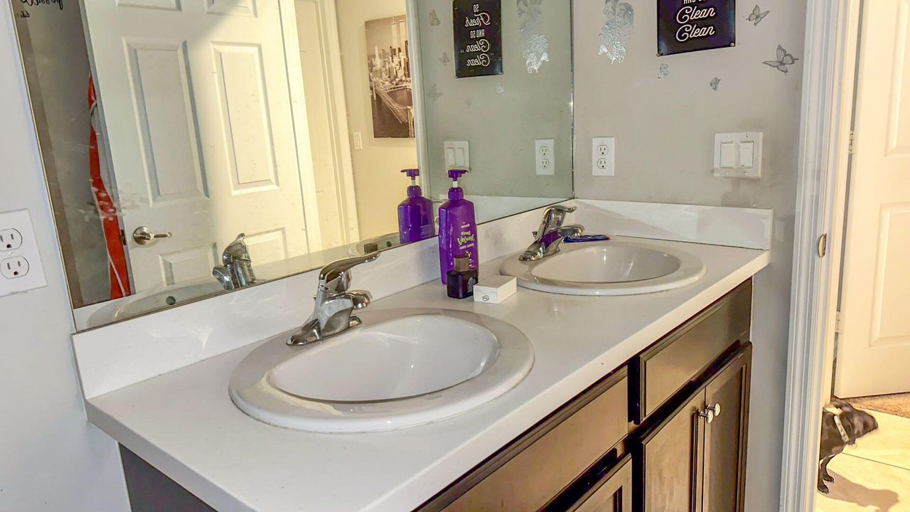 For Sale: $430,000 (4 beds, 2 baths, 1806 Square Feet)