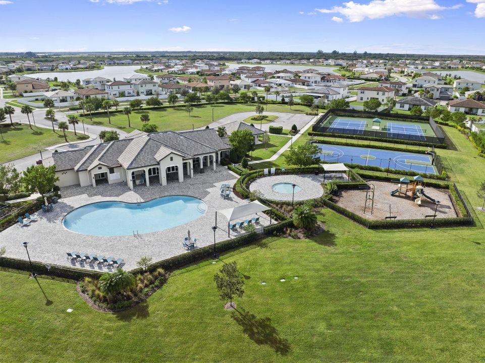 En Venta: $620,000 (5 camas, 4 baños, 3367 Pies cuadrados)