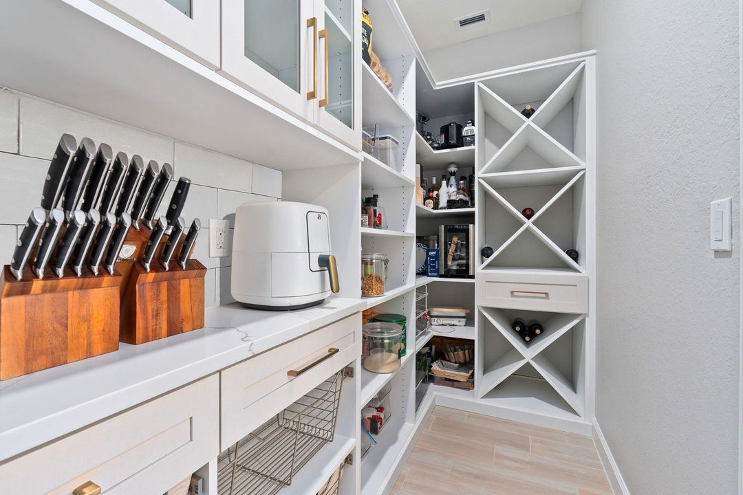 En Venta: $620,000 (5 camas, 4 baños, 3367 Pies cuadrados)