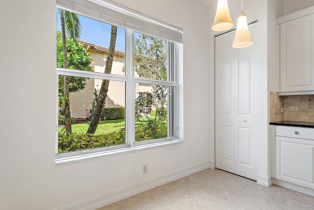 En Venta: $599,000 (2 camas, 2 baños, 2327 Pies cuadrados)