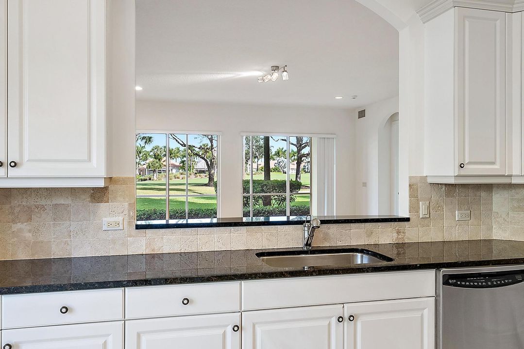 En Venta: $599,000 (2 camas, 2 baños, 2327 Pies cuadrados)