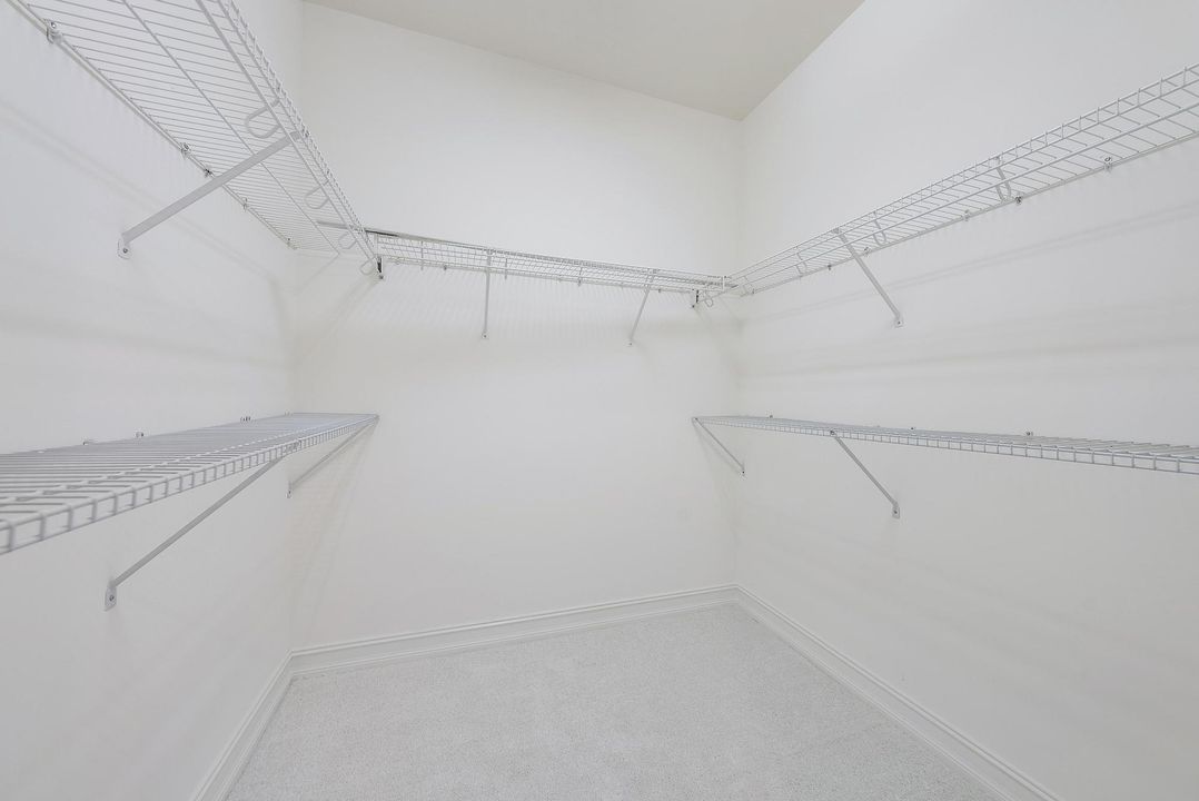 En Venta: $599,000 (2 camas, 2 baños, 2327 Pies cuadrados)