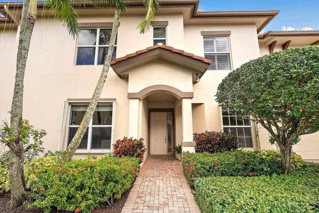 En Venta: $599,000 (2 camas, 2 baños, 2327 Pies cuadrados)