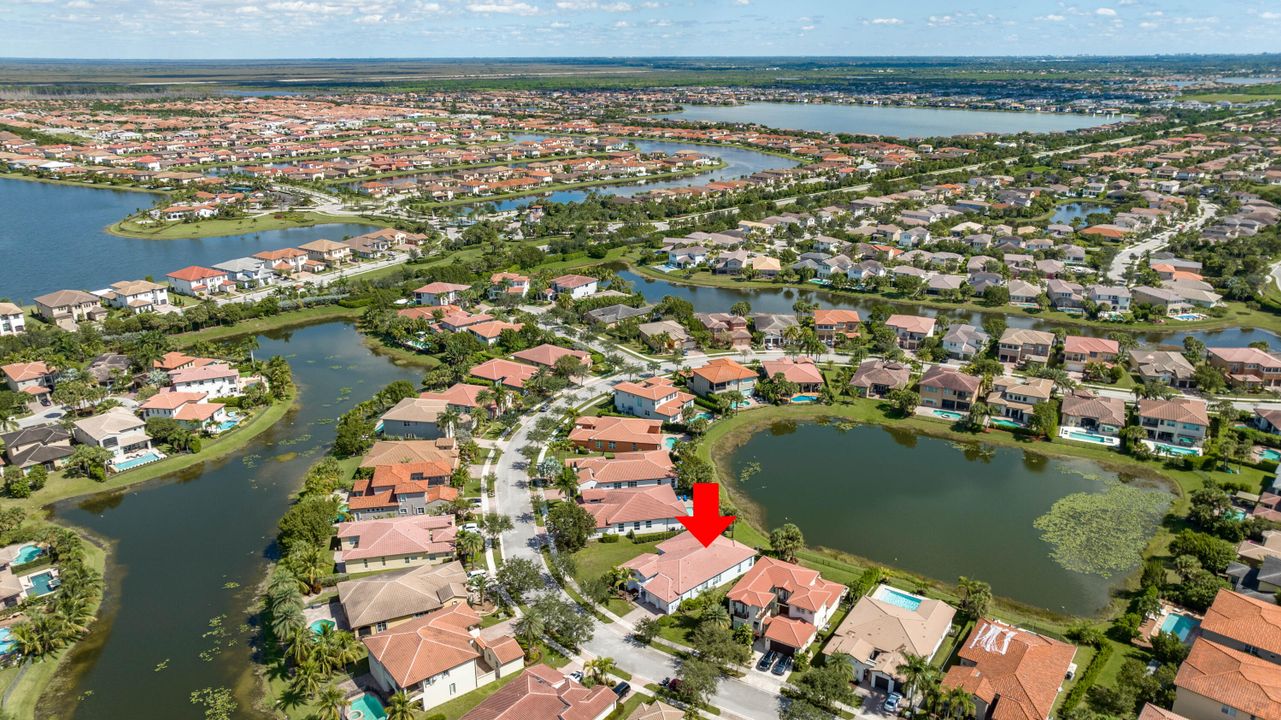 En Venta: $989,000 (5 camas, 3 baños, 3326 Pies cuadrados)