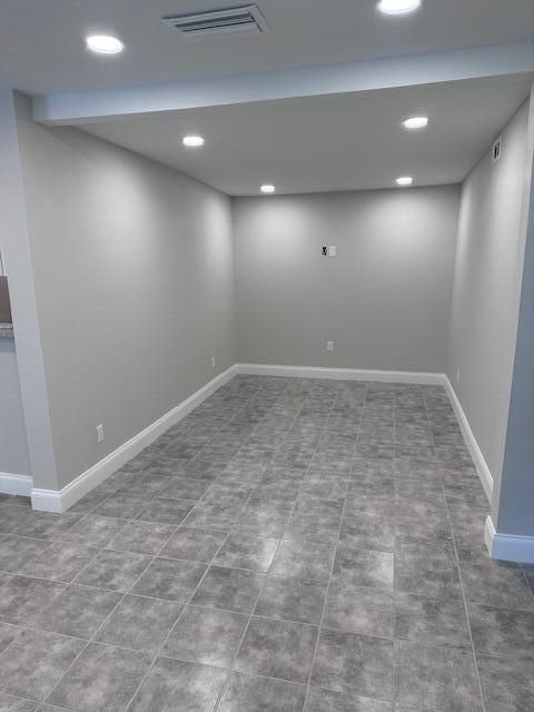 For Rent: $4,000 (5 beds, 2 baths, 1452 Square Feet)