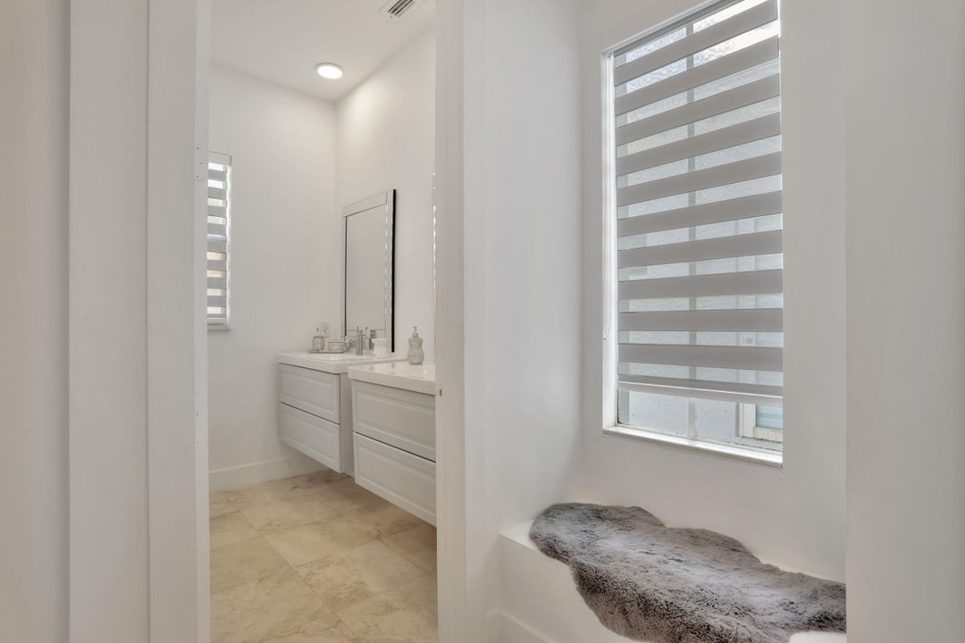 En Venta: $989,000 (5 camas, 3 baños, 3326 Pies cuadrados)