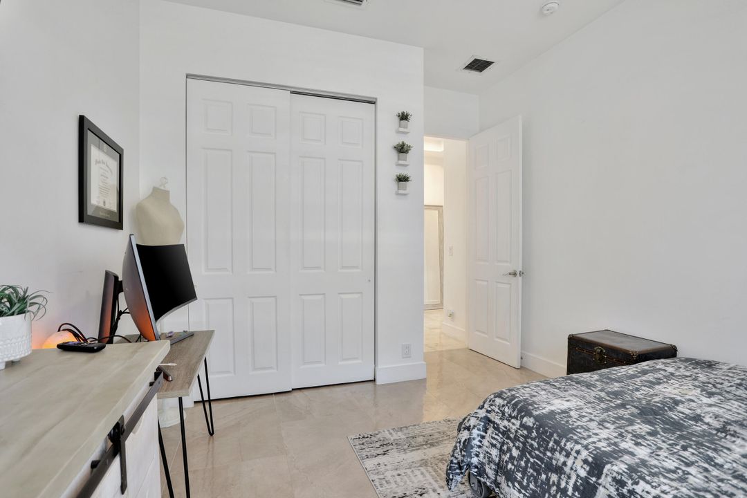 En Venta: $989,000 (5 camas, 3 baños, 3326 Pies cuadrados)