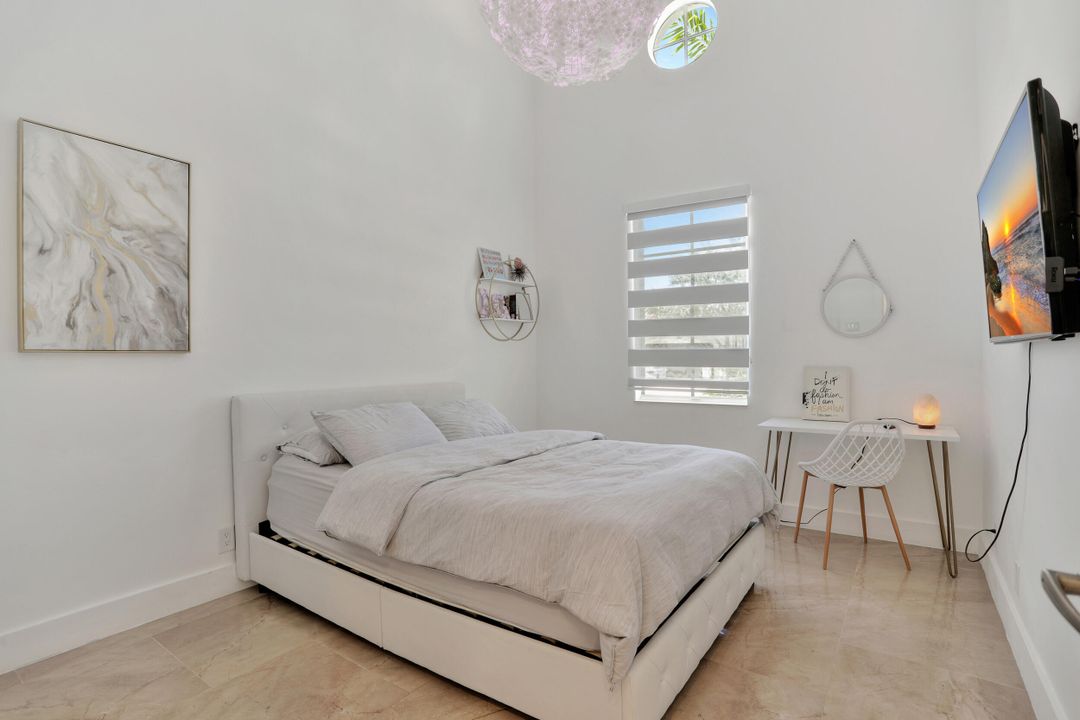 En Venta: $989,000 (5 camas, 3 baños, 3326 Pies cuadrados)