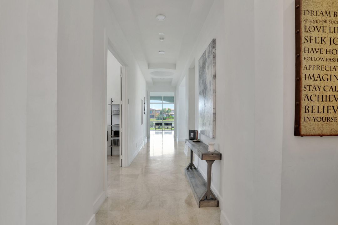 En Venta: $989,000 (5 camas, 3 baños, 3326 Pies cuadrados)