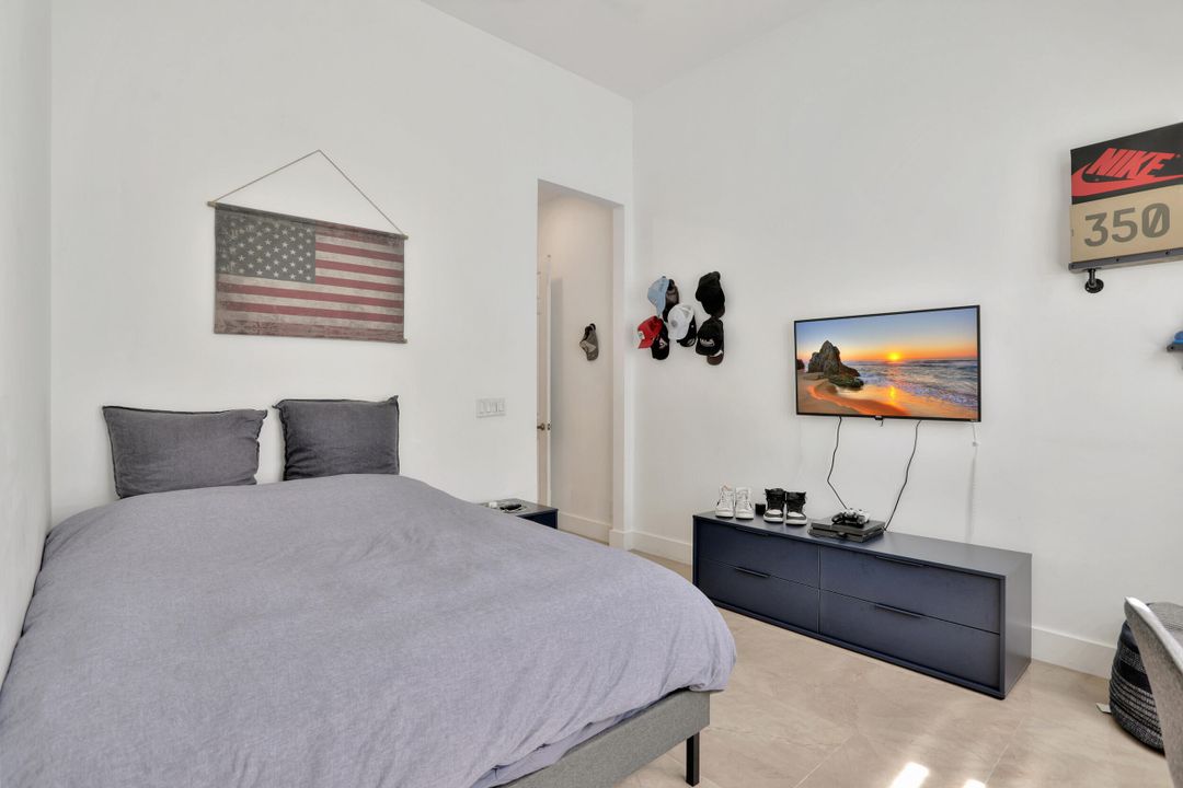 En Venta: $989,000 (5 camas, 3 baños, 3326 Pies cuadrados)