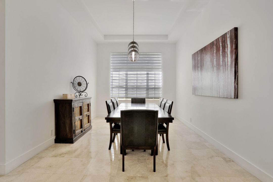 En Venta: $989,000 (5 camas, 3 baños, 3326 Pies cuadrados)