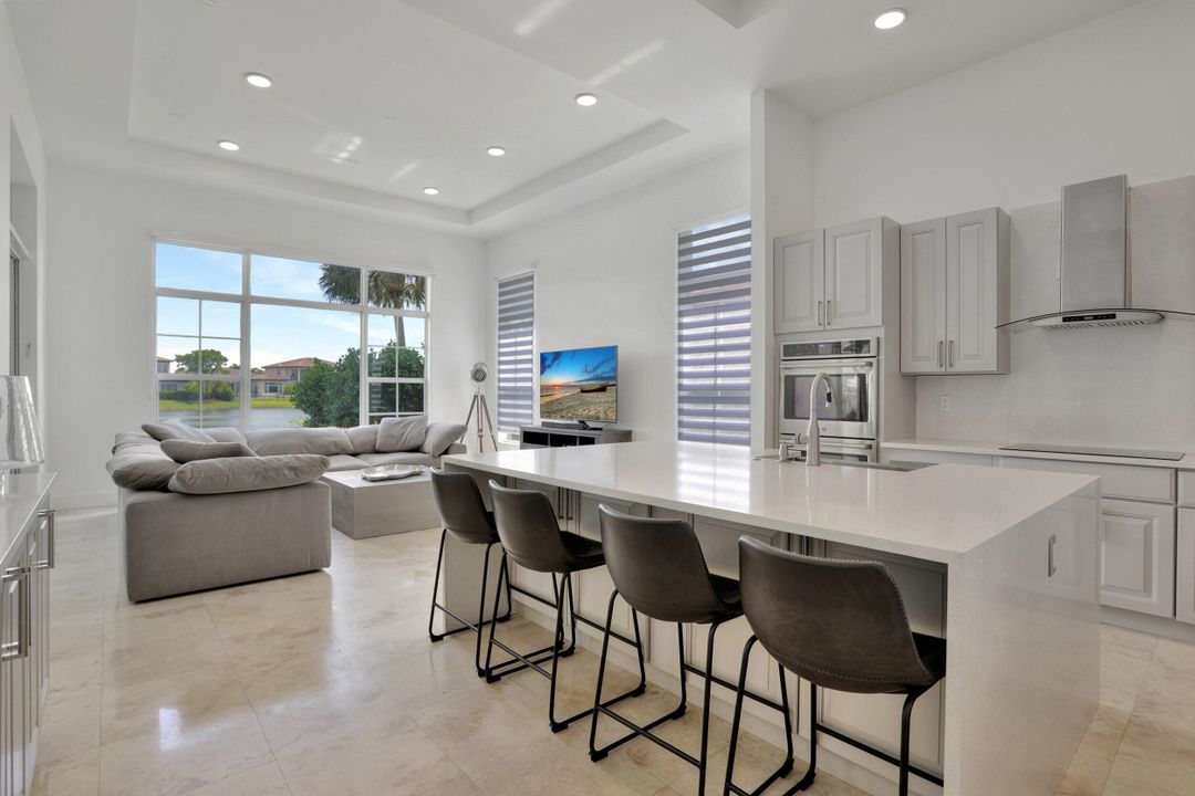 En Venta: $989,000 (5 camas, 3 baños, 3326 Pies cuadrados)