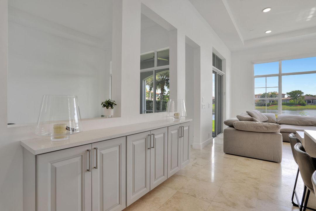 En Venta: $989,000 (5 camas, 3 baños, 3326 Pies cuadrados)