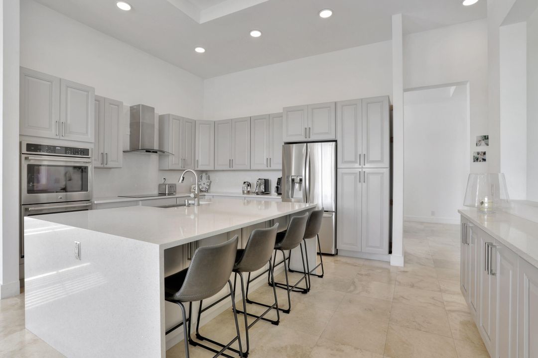 En Venta: $989,000 (5 camas, 3 baños, 3326 Pies cuadrados)